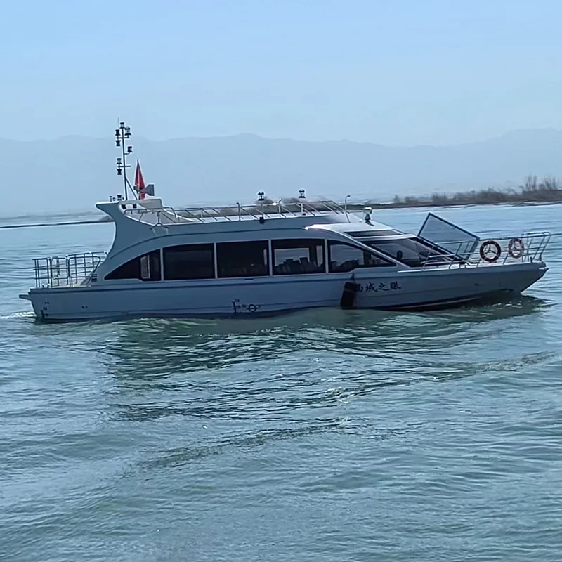 17,8 m łódki pasażerskiej kabiny