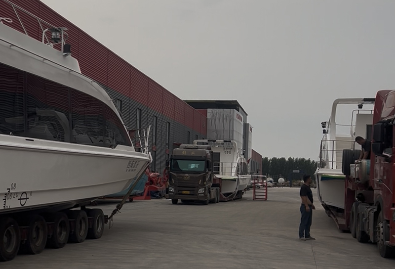 Śródlądowe statki pasażerskie Lawada®: jeden jednokadłubowy statek pasażerski o długości 21,8 m i dwa jednokadłubowe statki pasażerskie o długości 17,8 m