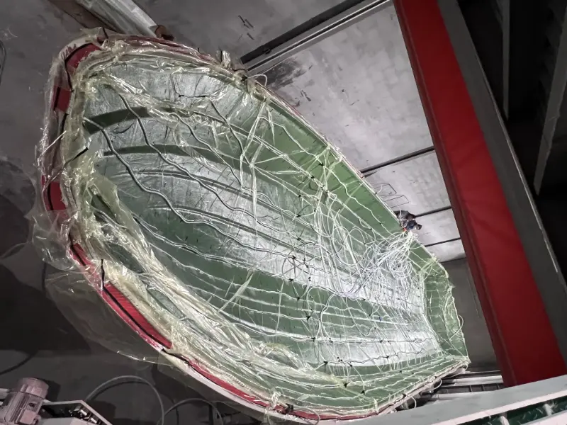 Proces infuzji próżniowej Lawada® do kadłuba statku pasażerskiego o długości 21,8 m – zwiększenie wytrzymałości, wydajności i trwałości